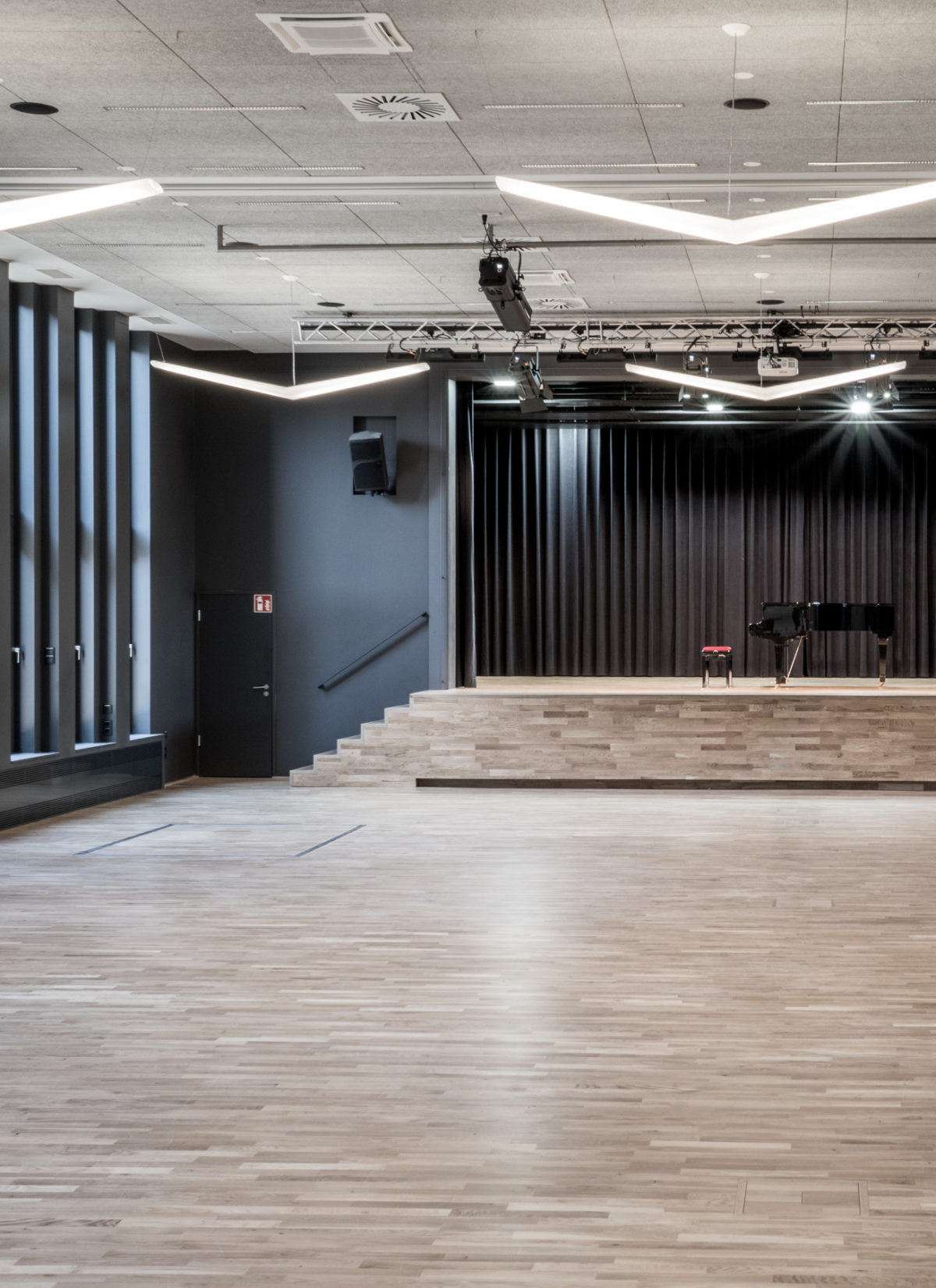Bürgerhaus Steinbach Veranstaltungssaal mit Bühne